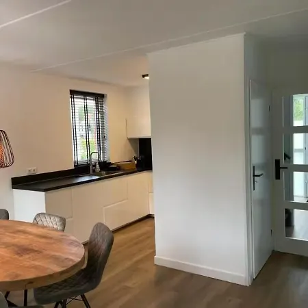 Recreatiewoning Groene Heuvels 8 *